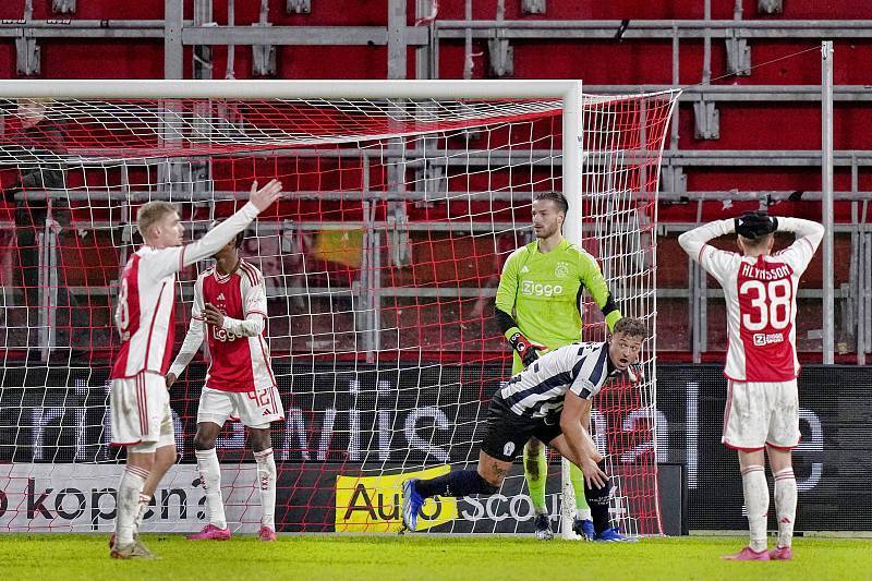 阿贾克斯在荷兰联赛中继续领先 阿贾克斯在荷兰联赛中继续领先