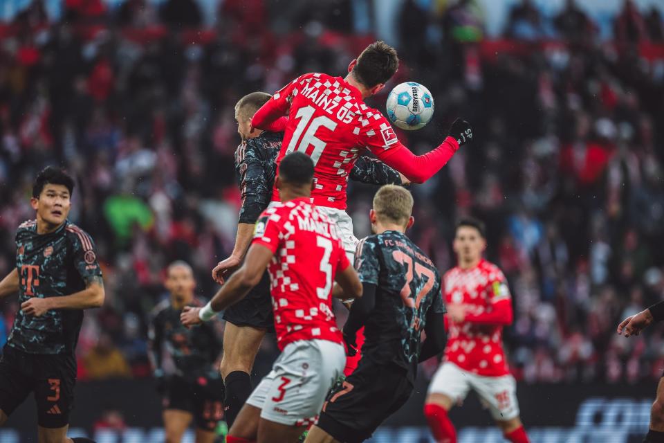 三亿体育体育视频-美因茨队员表现出色，助球队取胜