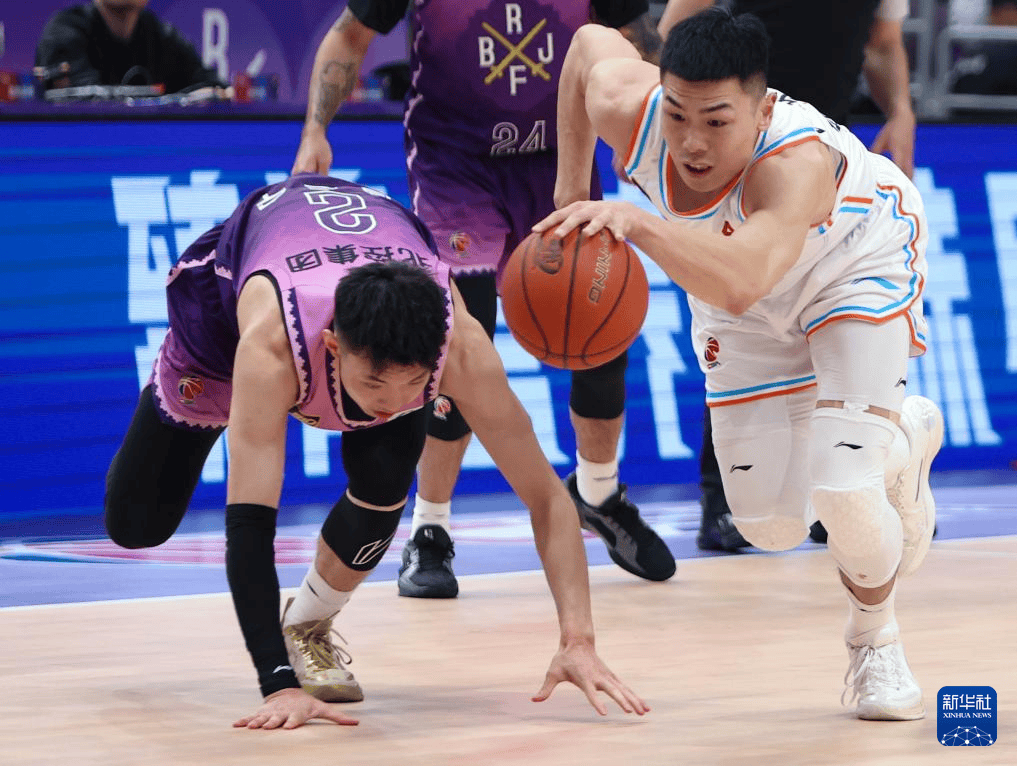 三亿体育体育vip注册-河北男篮客场击败上海，成功反弹