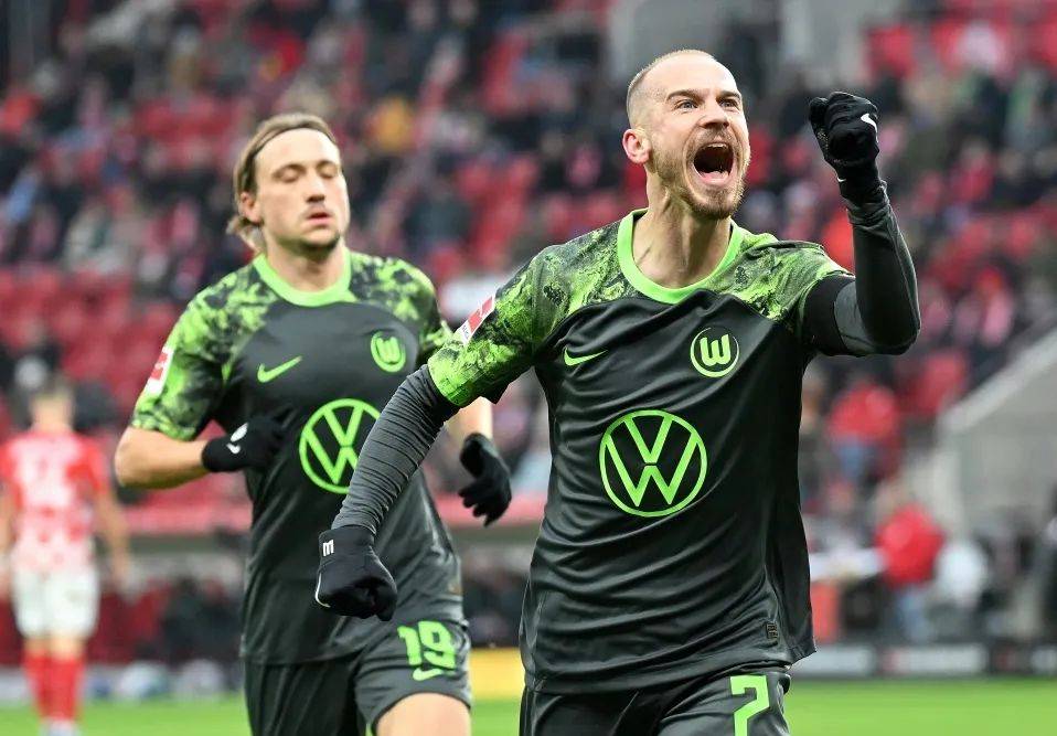 沃尔夫斯堡锋线高效,轻松击败对手的简单介绍 沃尔夫斯堡锋线高效,轻松击败对手的简单介绍