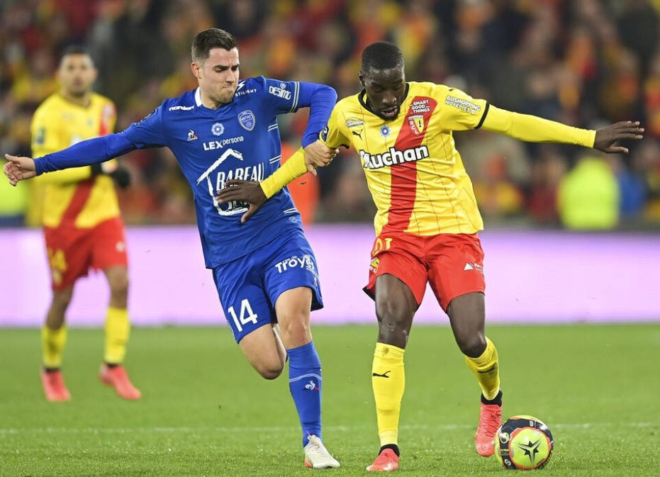 里昂客场被摩斯逼平,实力争锋 里昂客场被摩斯逼平,实力争锋