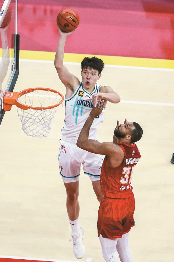 抢镜登场!NBA比赛中球员大秀扣篮的简单介绍 抢镜登场!NBA比赛中球员大秀扣篮的简单介绍