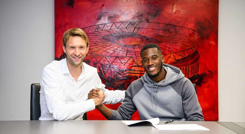 关于切尔西中场莱昂前往勒沃库森效力的信息