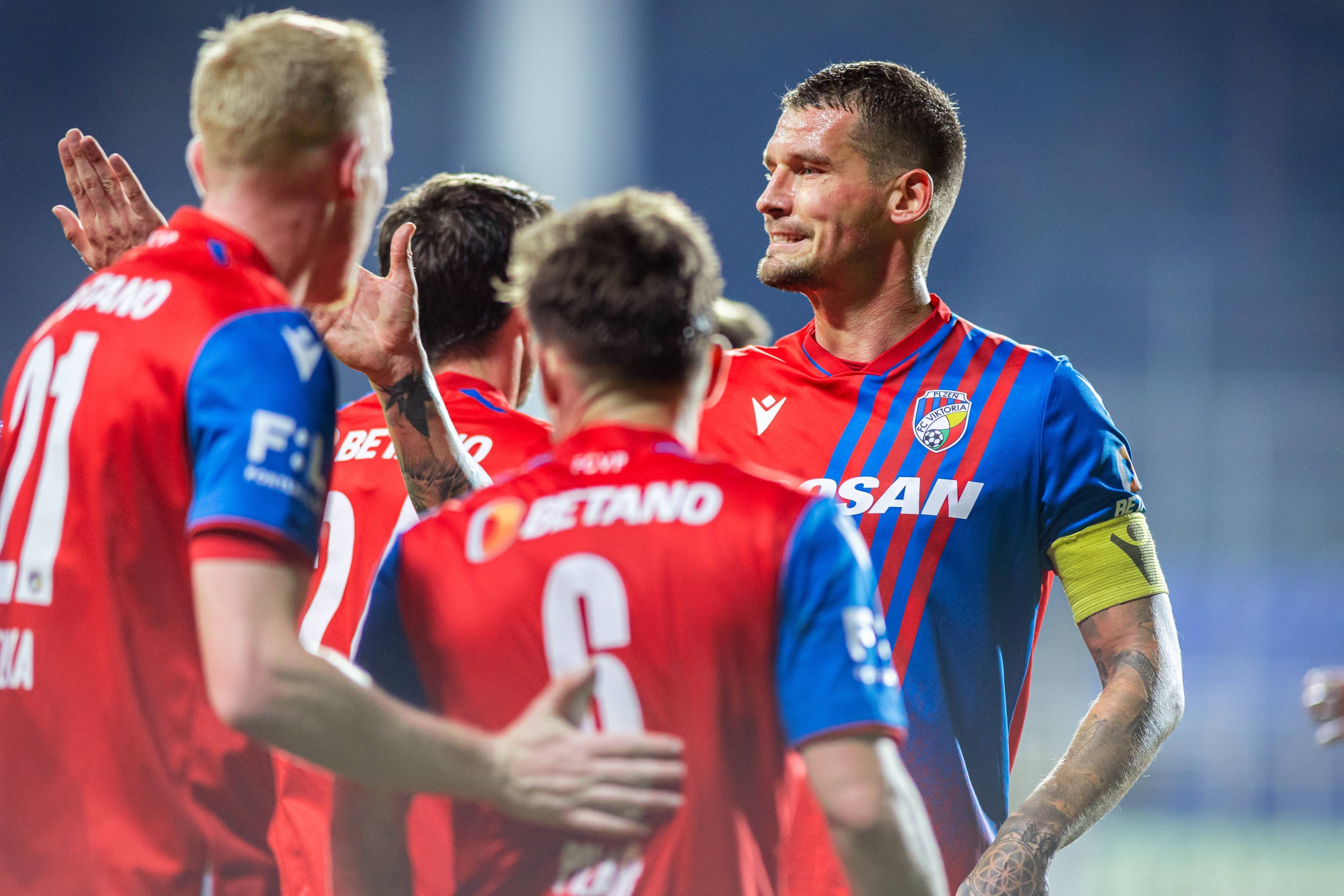 三亿体育体育教练-中场球员发挥极佳助球队实现胜利的简单介绍