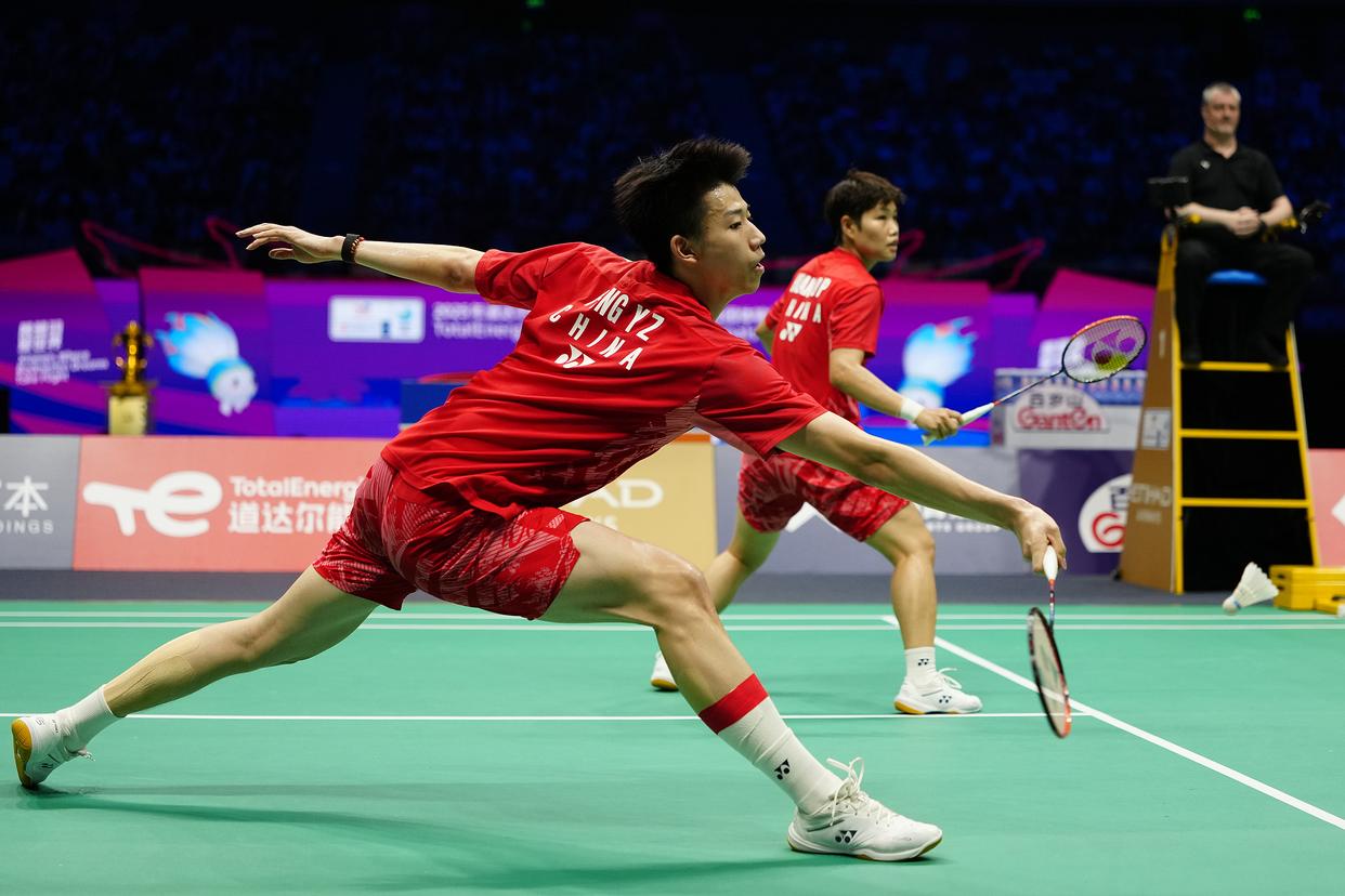 中国击败对手获得羽毛球冠军