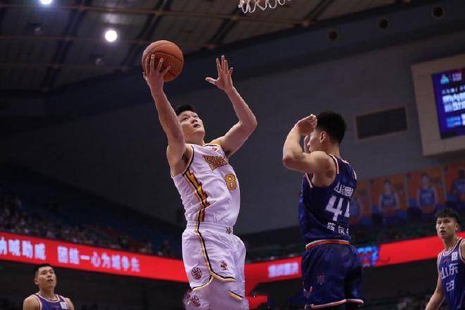 关于佩鲁贾全取三分,升至积分榜前十的信息 关于佩鲁贾全取三分,升至积分榜前十的信息