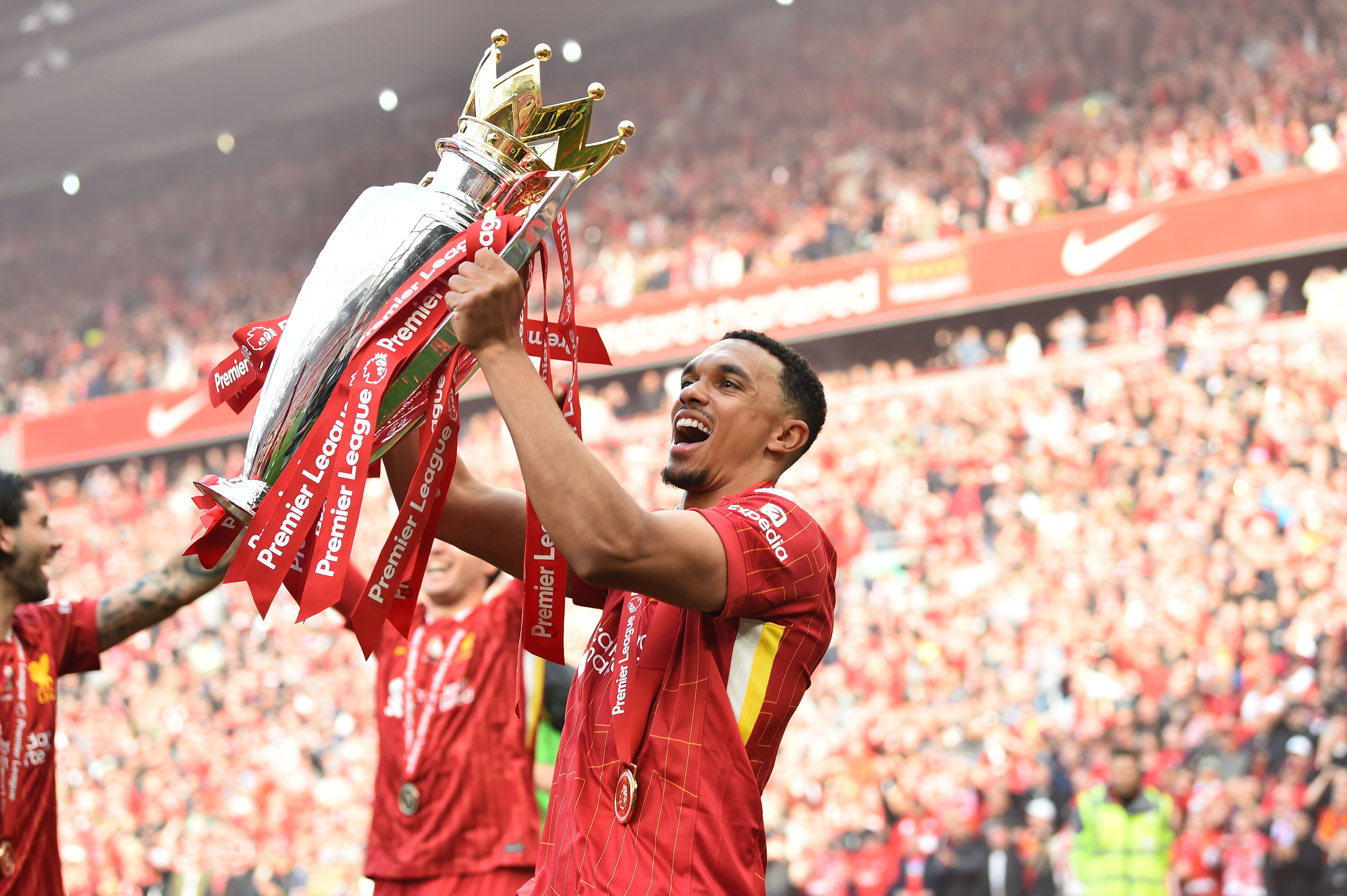 利物浦队在欧冠比赛中迎战强敌 利物浦队在欧冠比赛中迎战强敌