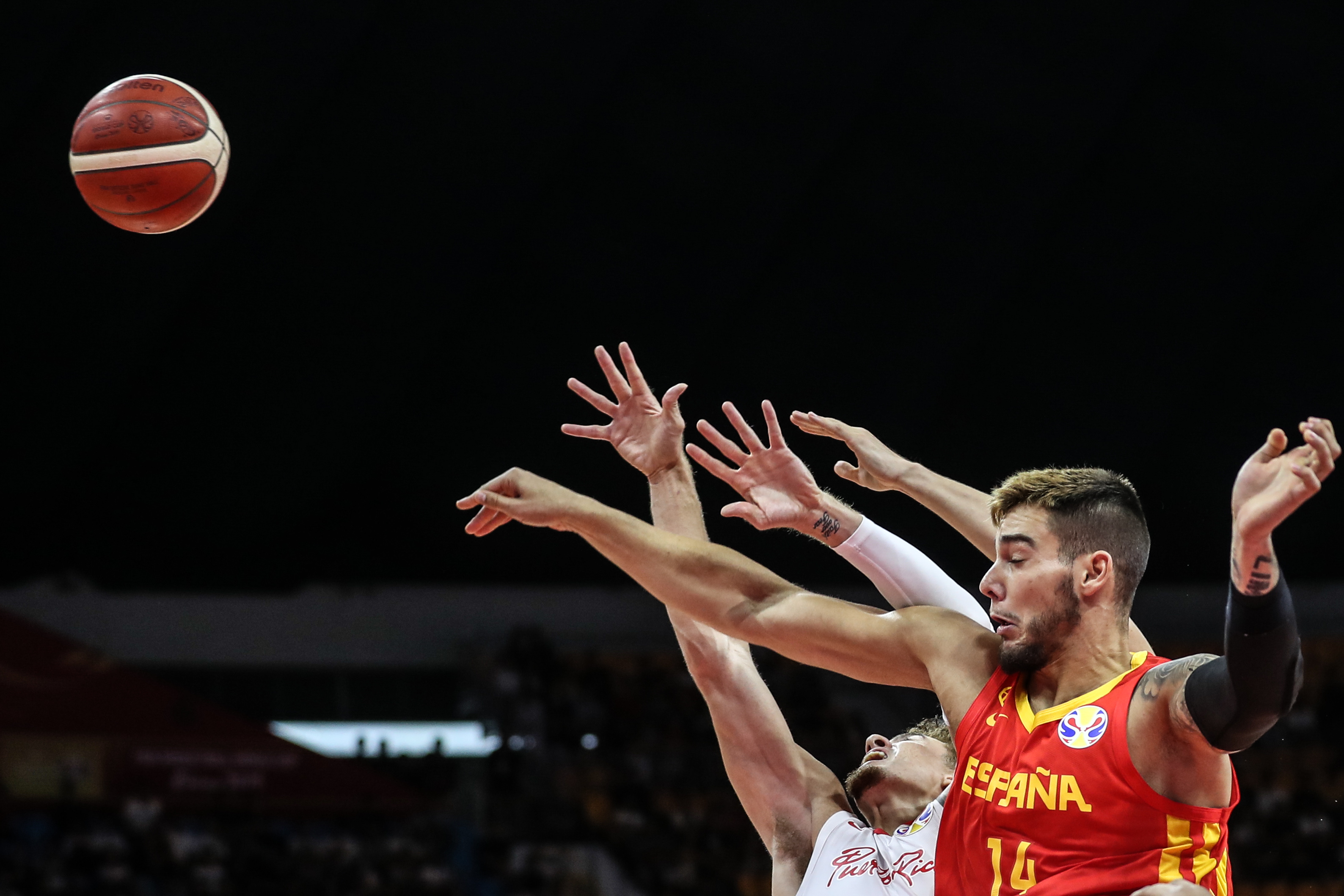 三亿体育体育活动-西班牙篮球甲级联赛季后赛，巴塞罗那国王队首发压哨三分的简单介绍