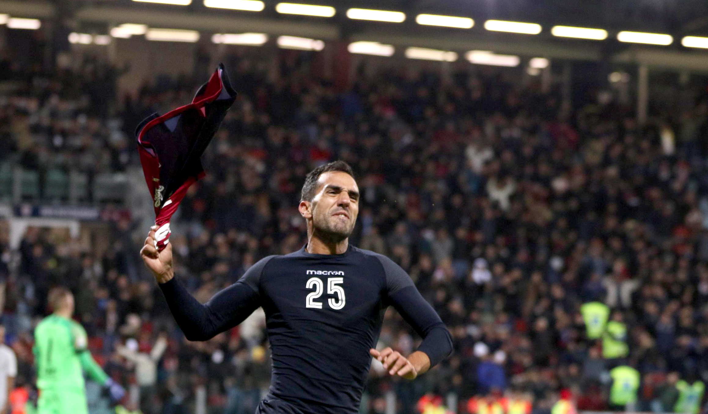 卡利亚里足球队联赛表现持续惊艳的简单介绍