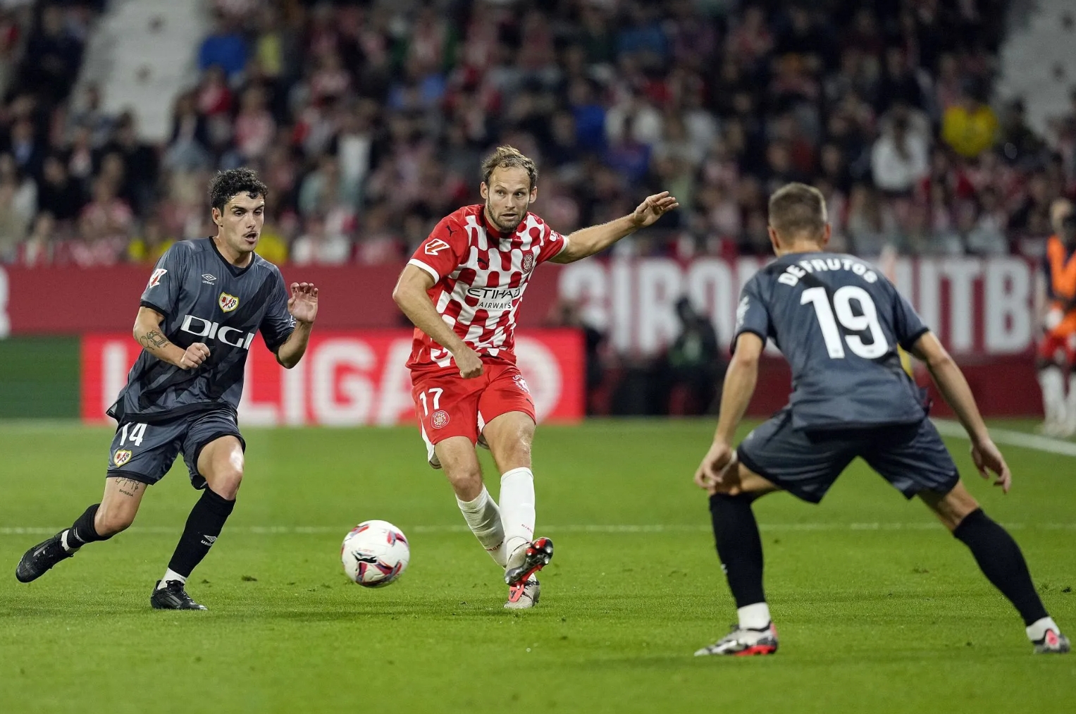 赫罗纳客场全面溃败，险些失去保级希望